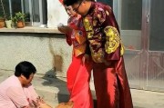 金毛为什么会舔主人的脚？（舔脚行为背后的心理动机与意义）